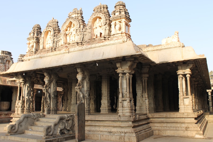The boulder-strewn temple ruins of Hampi, Karnataka
